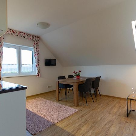 Apartmany Kohoutek A Slepicka V Novohradskych Horach Nové Hrady Exteriör bild