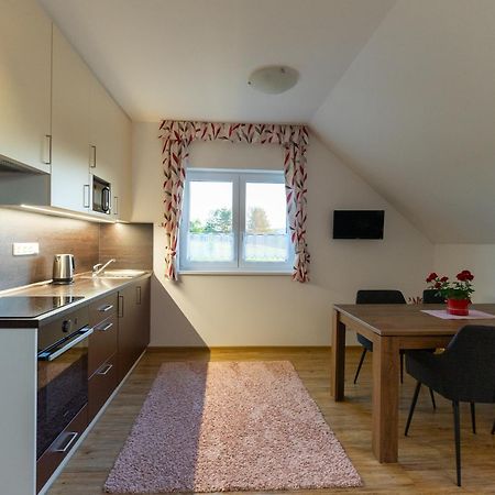 Apartmany Kohoutek A Slepicka V Novohradskych Horach Nové Hrady Exteriör bild