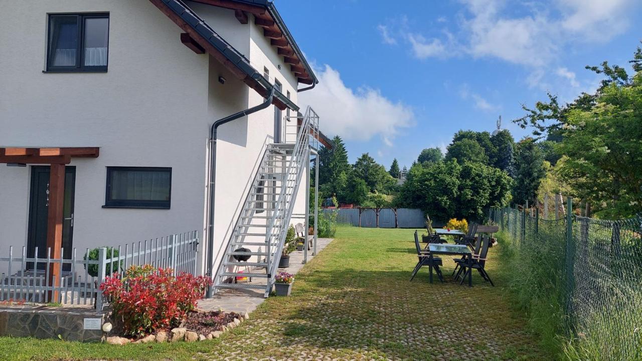 Apartmany Kohoutek A Slepicka V Novohradskych Horach Nové Hrady Exteriör bild