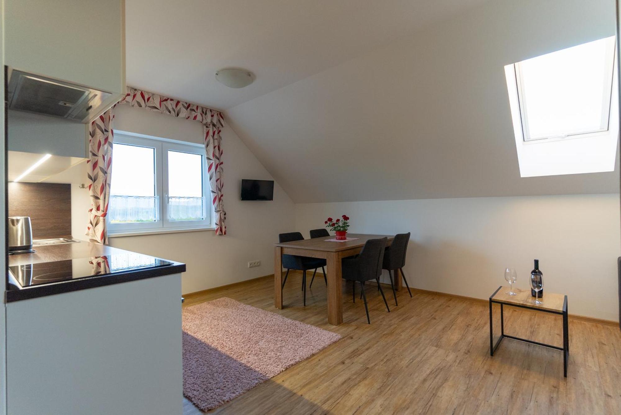 Apartmany Kohoutek A Slepicka V Novohradskych Horach Nové Hrady Exteriör bild