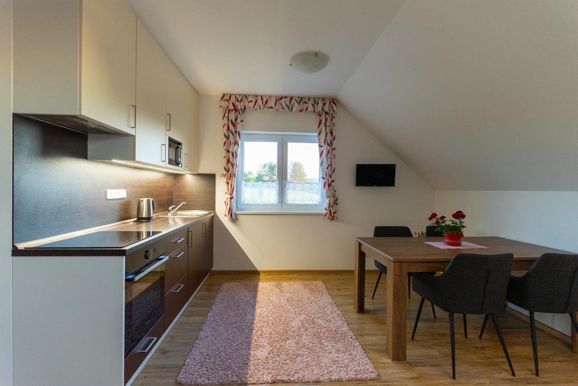 Apartmany Kohoutek A Slepicka V Novohradskych Horach Nové Hrady Exteriör bild