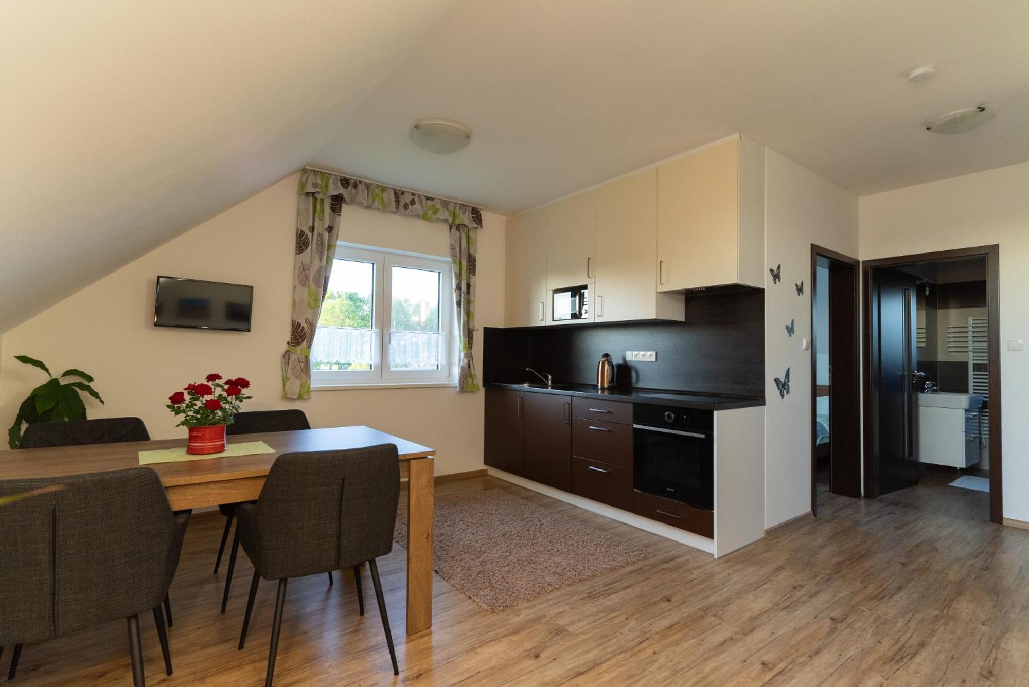 Apartmany Kohoutek A Slepicka V Novohradskych Horach Nové Hrady Exteriör bild